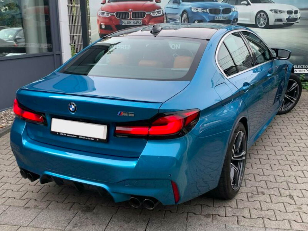 BMW M5 xDrive sedan | předváděcí auto | skladem | od autorizovaného prodejce | super cena | max výbava | online nákup | online prodej | autoibuy.com